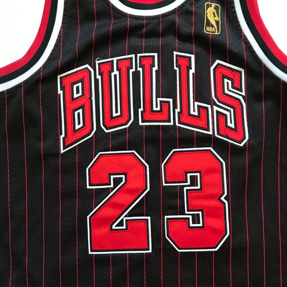 Mitchell & Ness Michael Jordan Chicago Bulls Basketball Jersey M 10 12 96 97 - Picture 2 of 13